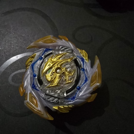 Takaratomy Beyblade Saviour Perseus Mint