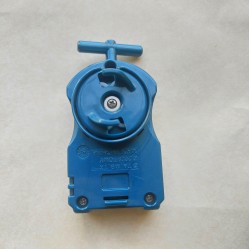 Takaratomy Beyblade Right String Launcher Used
