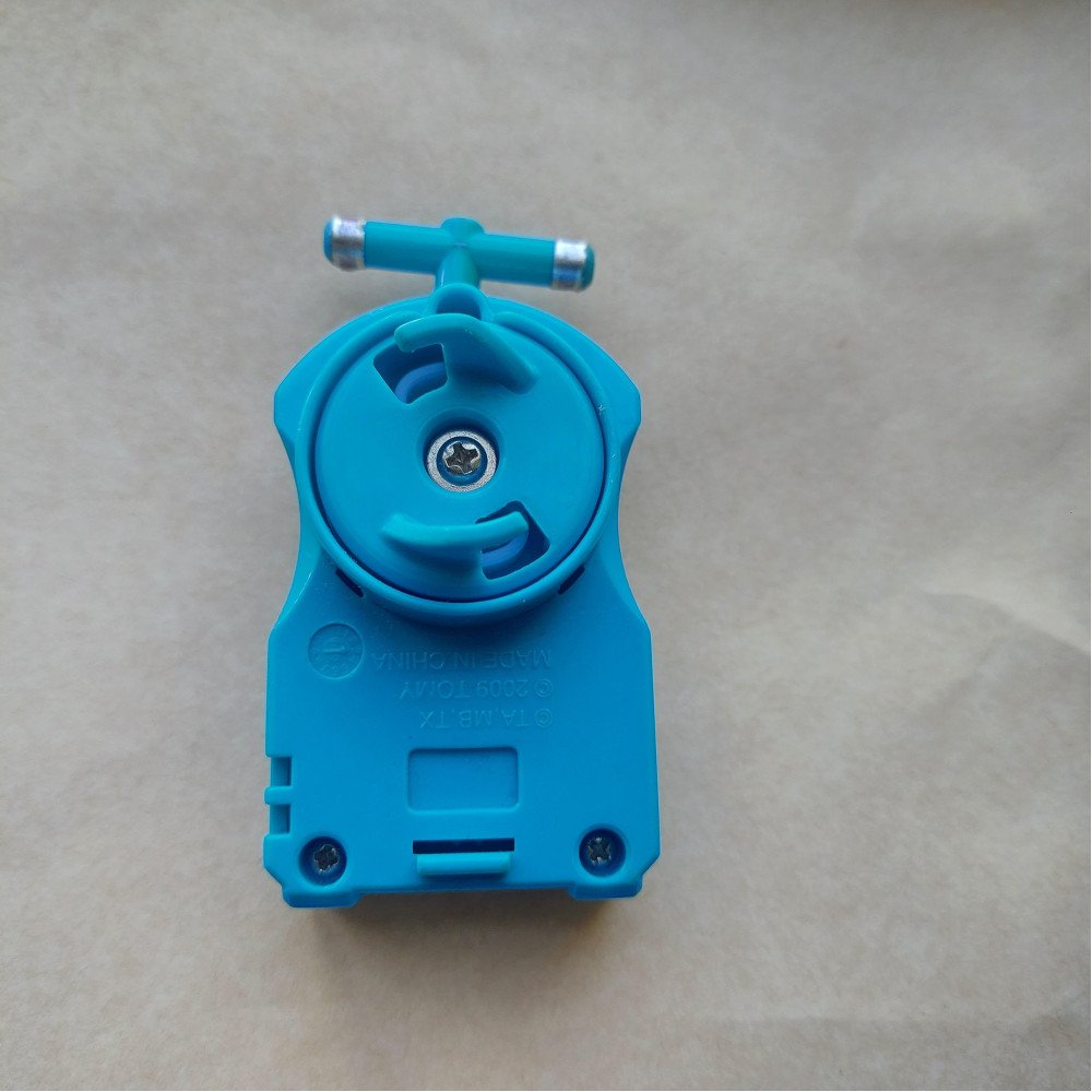 Takaratomy Beyblade Right String Launcher Used