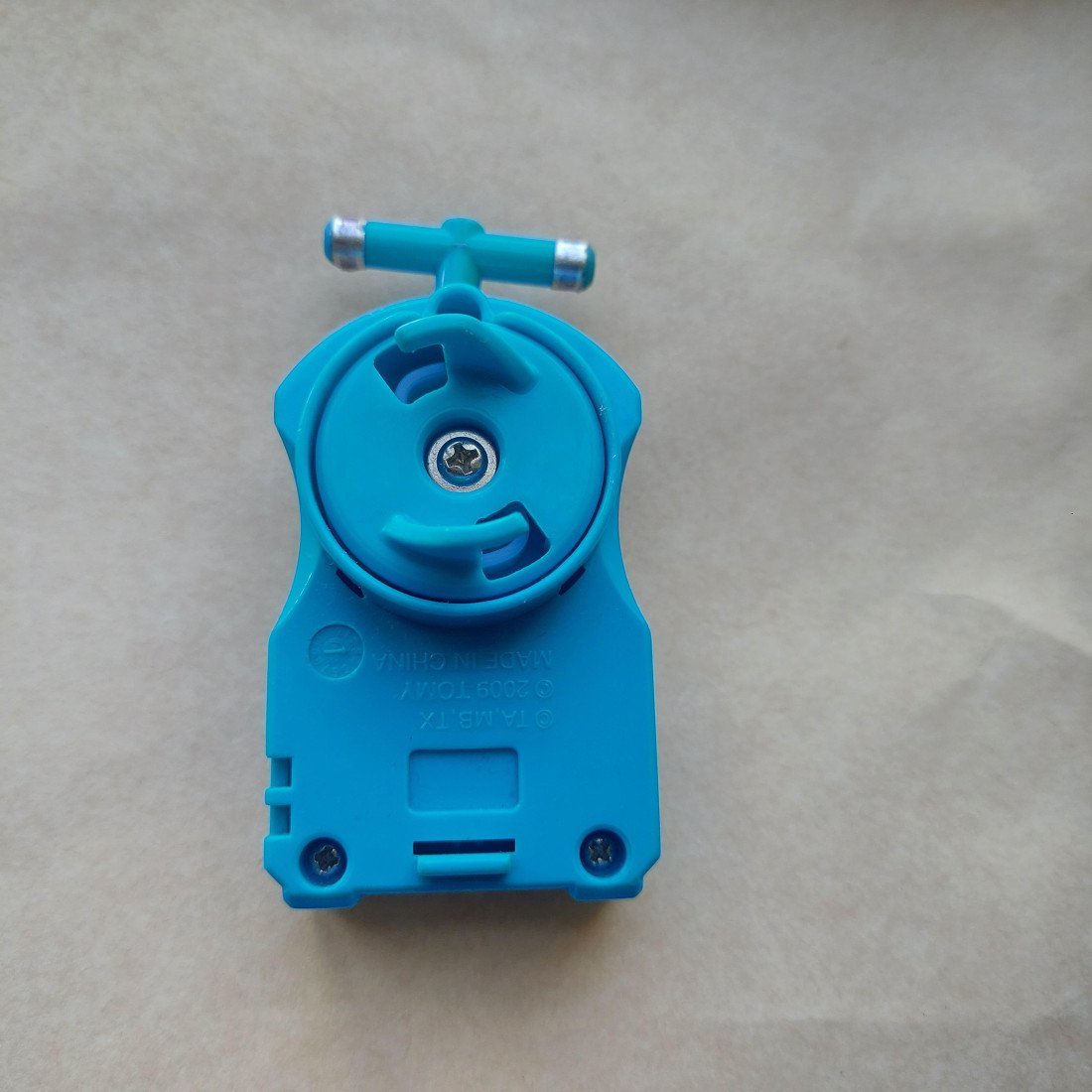 Takaratomy Beyblade Right String Launcher Used