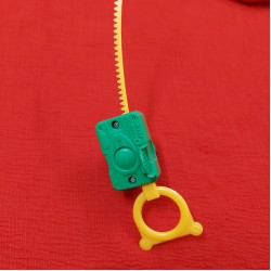 Takara Beyblade Plastic Gen Right Launcher 