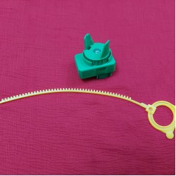 Takara Beyblade Plastic Gen Right Launcher 